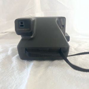 Polaroid Camera (600 film)
